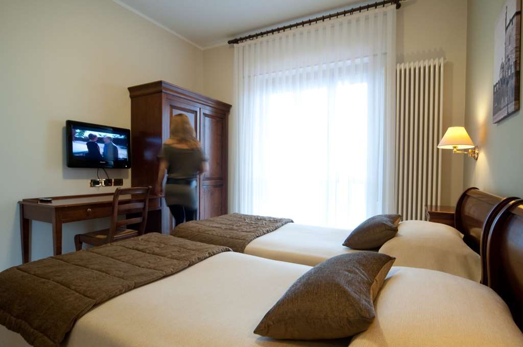 Hotel Belvedere Тьене Номер фото
