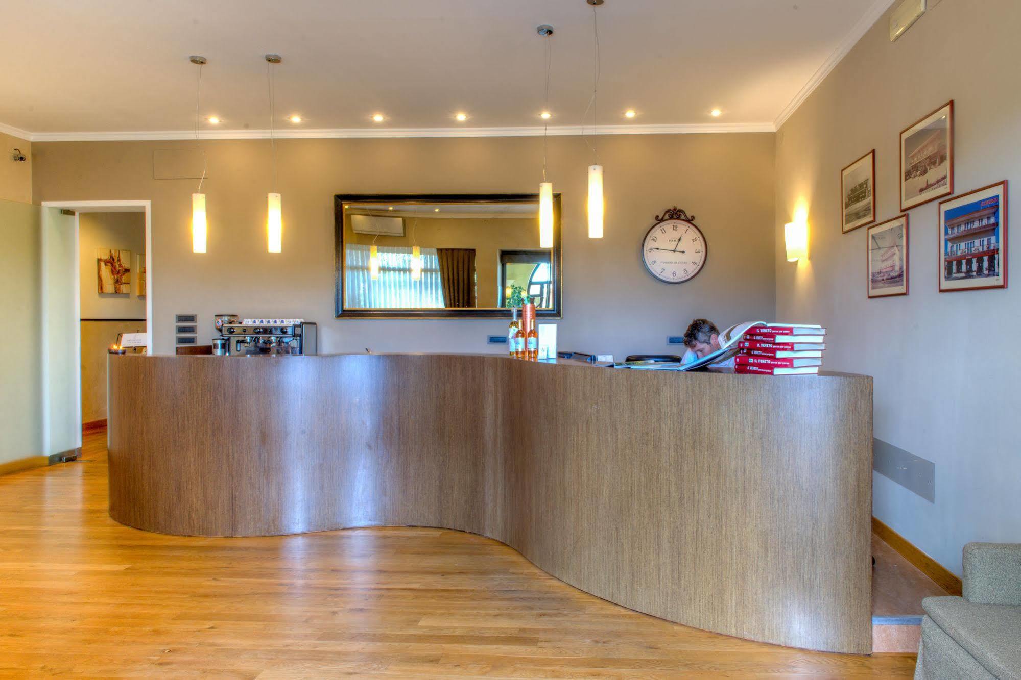 Hotel Belvedere Тьене Экстерьер фото